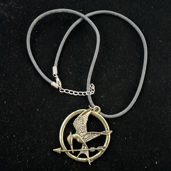 Hunger Game-like Gold Color Necklace - Picture 4 of 16